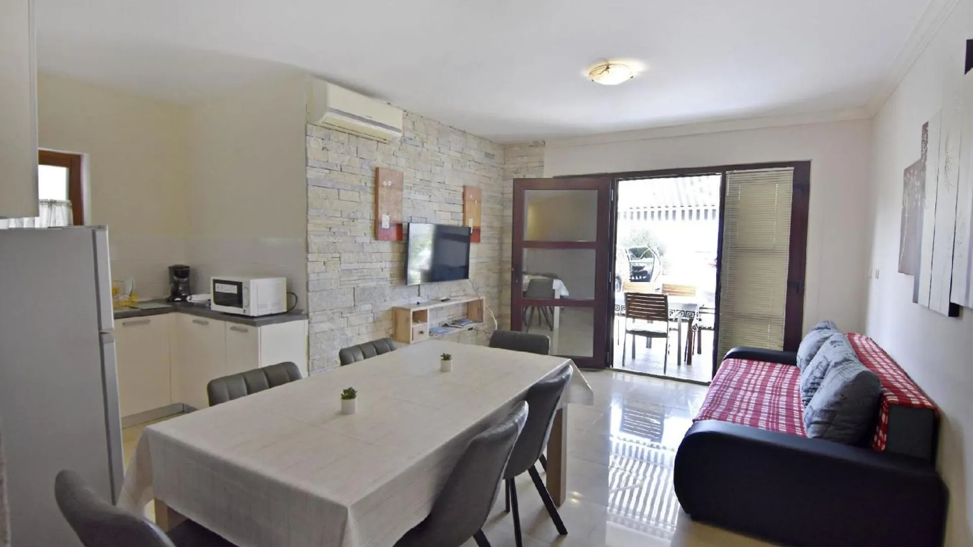 דירה ביוגראד נה מורו Komfortable Wohnung, Nur Einen Steinwurf Vom Strand Entfernt קרואטיה