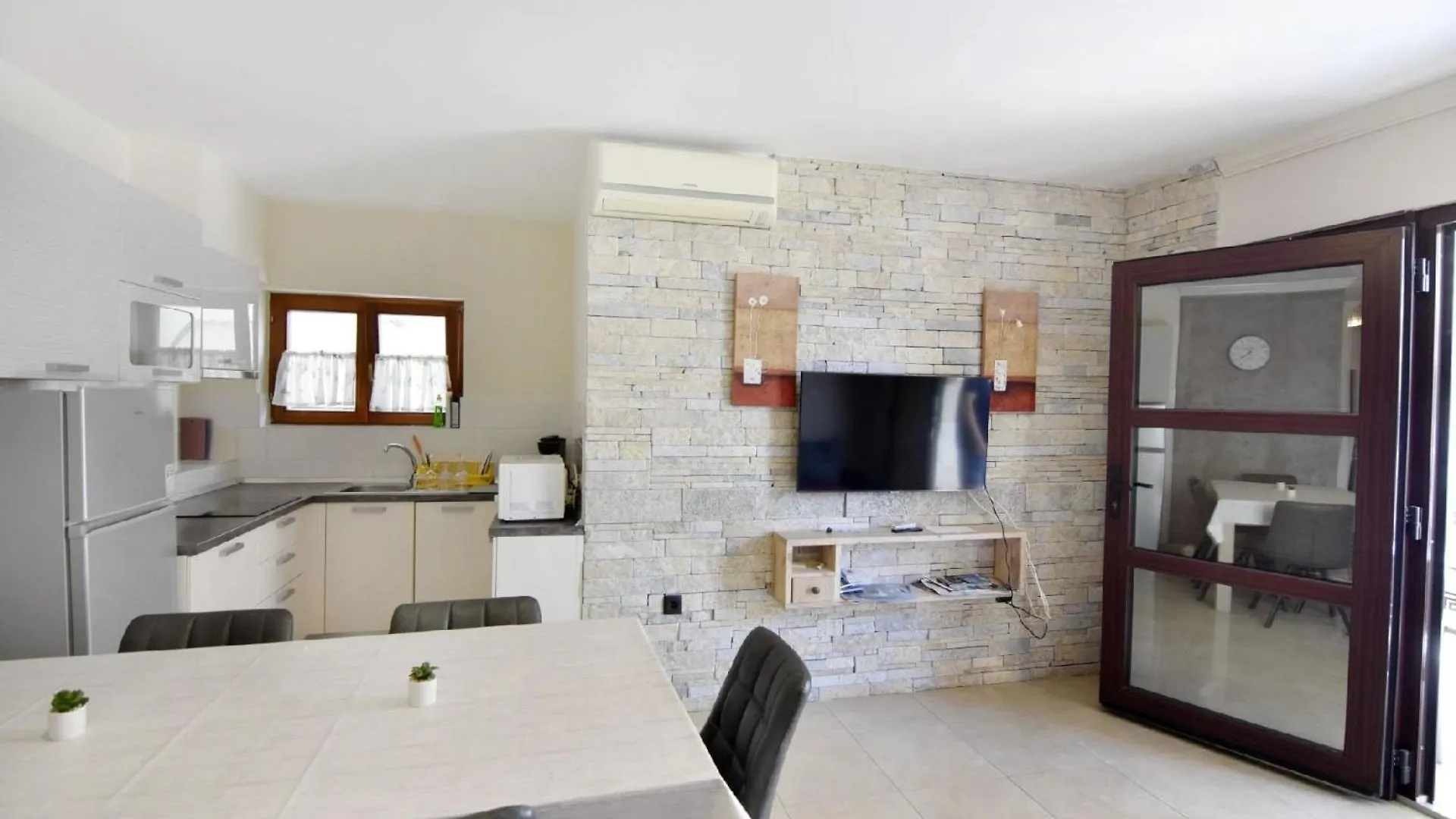 דירה ביוגראד נה מורו Komfortable Wohnung, Nur Einen Steinwurf Vom Strand Entfernt