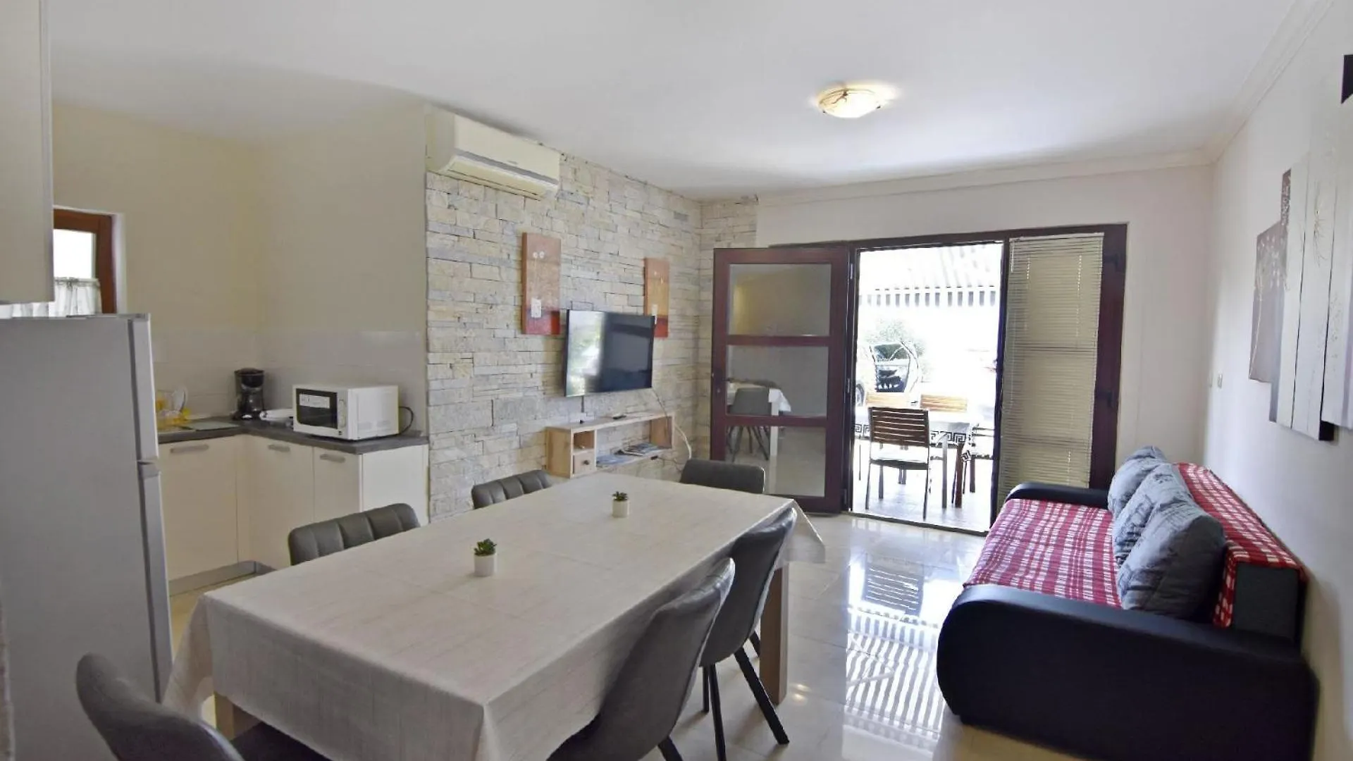 ביוגראד נה מורו Komfortable Wohnung, Nur Einen Steinwurf Vom Strand Entfernt קרואטיה