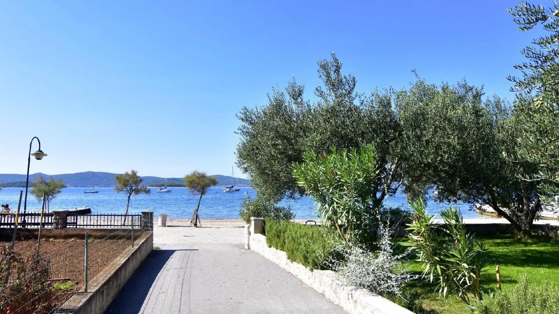 ביוגראד נה מורו Komfortable Wohnung, Nur Einen Steinwurf Vom Strand Entfernt